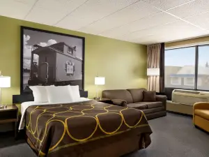 Super 8 by Wyndham Hearst on