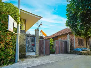 紅多茲芝勒邦穆罕默迪亞大學沙里亞酒店