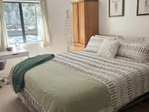 Cozy Wrightwood Home Away From Home-Walk to Town Near Mtn High Ski Resort