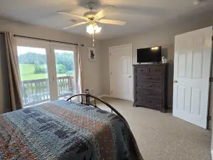 Charming 2-bedroom townhome on Smith Mountain Lake