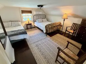 Whiffletree Farmhouse Just 2 Mins Off I-26 & 8 Mins from Downtown Spartanburg!