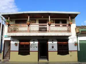 DONDE MARIA YARCE 旅遊之家