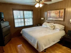 Hill House with hot tub and Private Lake access