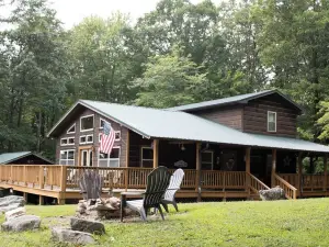 Cabin with beautiful mountain and valley views