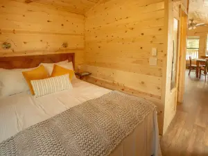 웨스트 글레이셔 캐빈 빌리지