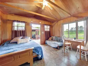 Dog-friendly Cabin Near Pymatuning Lake!