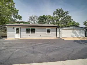 'Cedar Ridge' Waterfront Grove Retreat w/ Dock