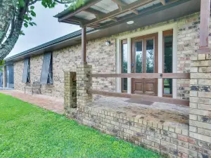 Dularge Grand Villa - Steps to Marina + Fishing!