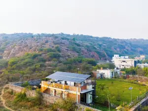 엘리바스 프라사남 바티카 2 BHK 힐사이드 빌라, 프라이빗 풀 포함