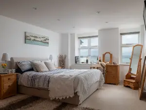 2 Bed apartment in a fantastic waterfront setting