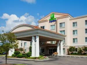 Holiday Inn Express & Suites CONCORD by IHG