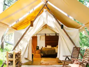 Under Canvas Mount Rushmore