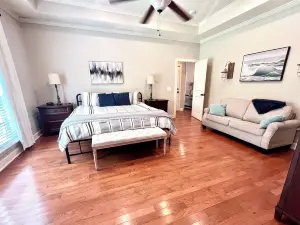 Family Friendly - <1 Mile to Campus