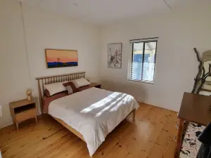 Quaint stone cottage nestled in the hills between Meadows Goolwa and Strathalbyn