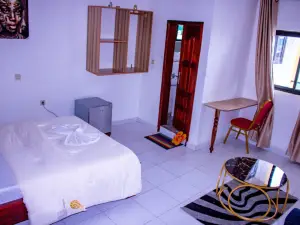 เวสต์ โรงแรม ดูอาลา