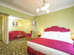 Studio One Accommodation Suites
