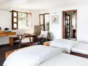 Dunagiri Retreat