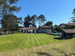 On an exceptional plot of land, recently built house ideally located