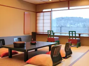 仨舍特日式旅館