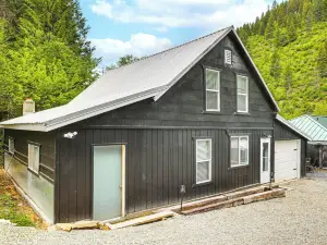 Avery Creek Cabins: Hike, Bike, Fish + More!