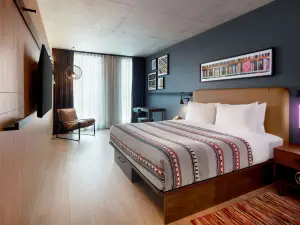 Moxy Ottawa Downtown