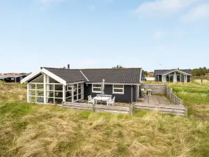 "Dreng" - 800m from the Sea