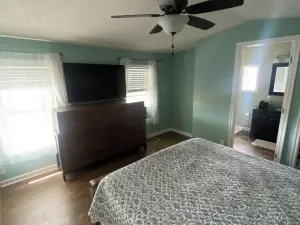 Cozy lakeside house with views of both the mountains and lake