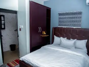 Platinum Apartelle