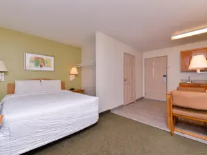 Americas Best Value Inn and Suites Winnie