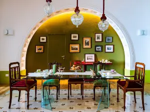 Donna Giulia, Luxury House