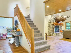 私人甲板和火坑：阿迪朗達克家庭住宅