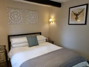 Little Park Holiday Homes Self Catering Cottages 1 & 2 bedrooms available close to Tutbury Castle