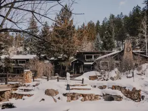 Highland Haven Creekside Inn