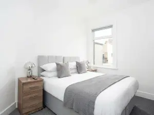 Spacious 3 Bedroom Home with Parking in Southend