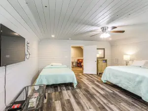 Woodsy + Peaceful! Family-friendly Getaway in Iuka