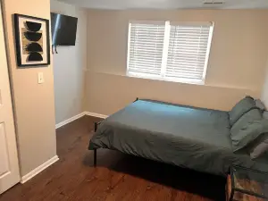 Full suburban home 30 mins from downtown Chicago!