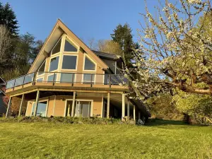 Waterfront cabin facing the sunset