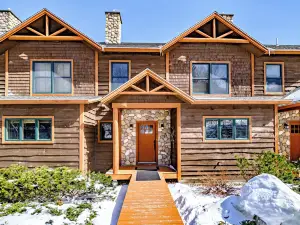 Slopeside on Tempest Trail – Ski-in/Ski-Out Luxury at Sunday River