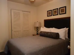 GetAways at the Lodge at Kingsbury Crossing