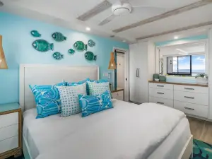 Oceanfront 2-bedroom penthouse Kuhio Shores condo with breathtaking views!