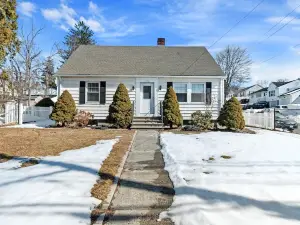 Charming 3-bedroom house in Methuen; minutes to Boston & NH region