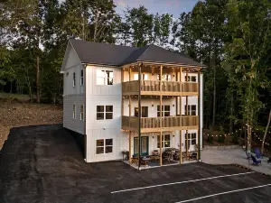 佐治亞州費爾維尤被樹林環繞的精緻小屋