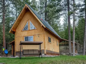 Peaceful Pines Retreat, Nature lover's paradise.