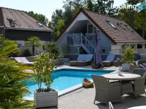 Gîte de la Villa de la Croix Avec Piscine et Parking à 4 Minutes de l'A26