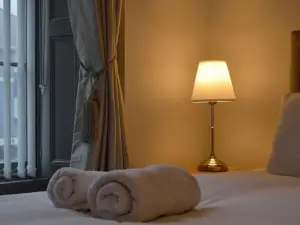Grosvenor House Apt 1