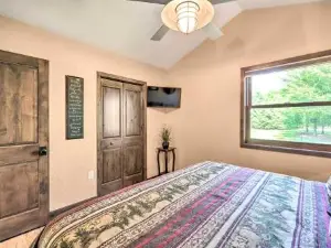 Quiet Lakeside Cabin Patio and Stunning Views!