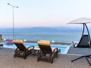 Seaside Summer Bliss - Aurora Luxury Pool Paradise