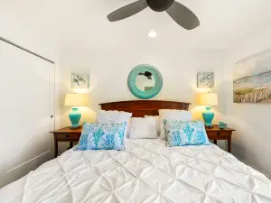 Two Pools and Recreation Room - Charming Island Escape