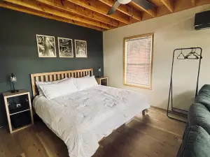 KOOPERS LANDING TREEHOUSE-Brand New build! Casino, Wine trails, National Parks