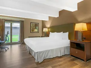 Fairway Inn & Suites
